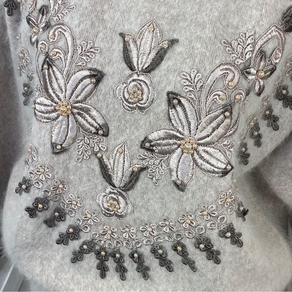 Vintage Su Lim Floral Embroidered Angora Sweater Taupe Pearl Embellished PM - Picture 8 of 13